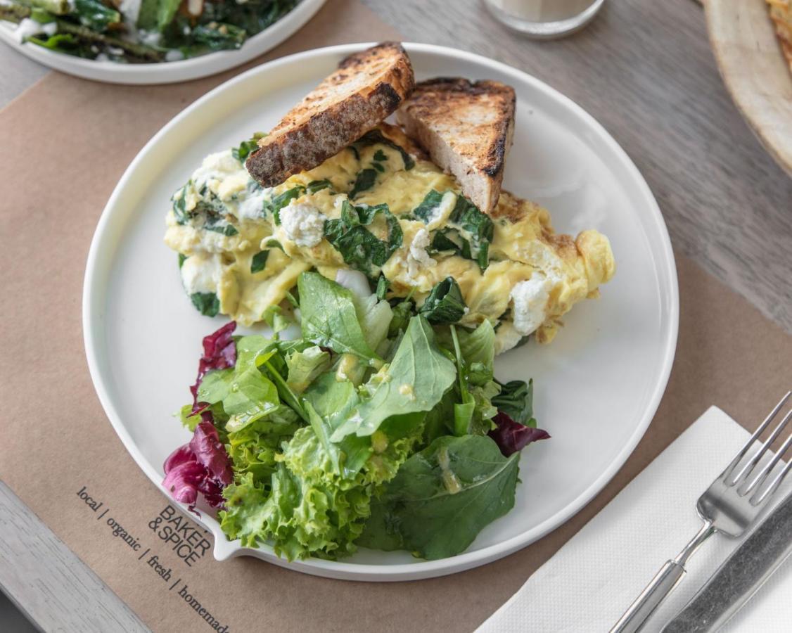 Shirvan Hotel City Yard Jeddah Bagian luar foto Scrambled eggs with spinach and salad