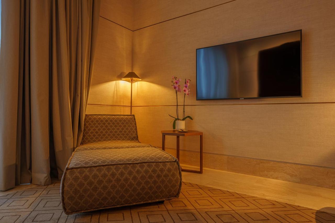 Shirvan Hotel City Yard Jeddah Bagian luar foto A room at the hotel