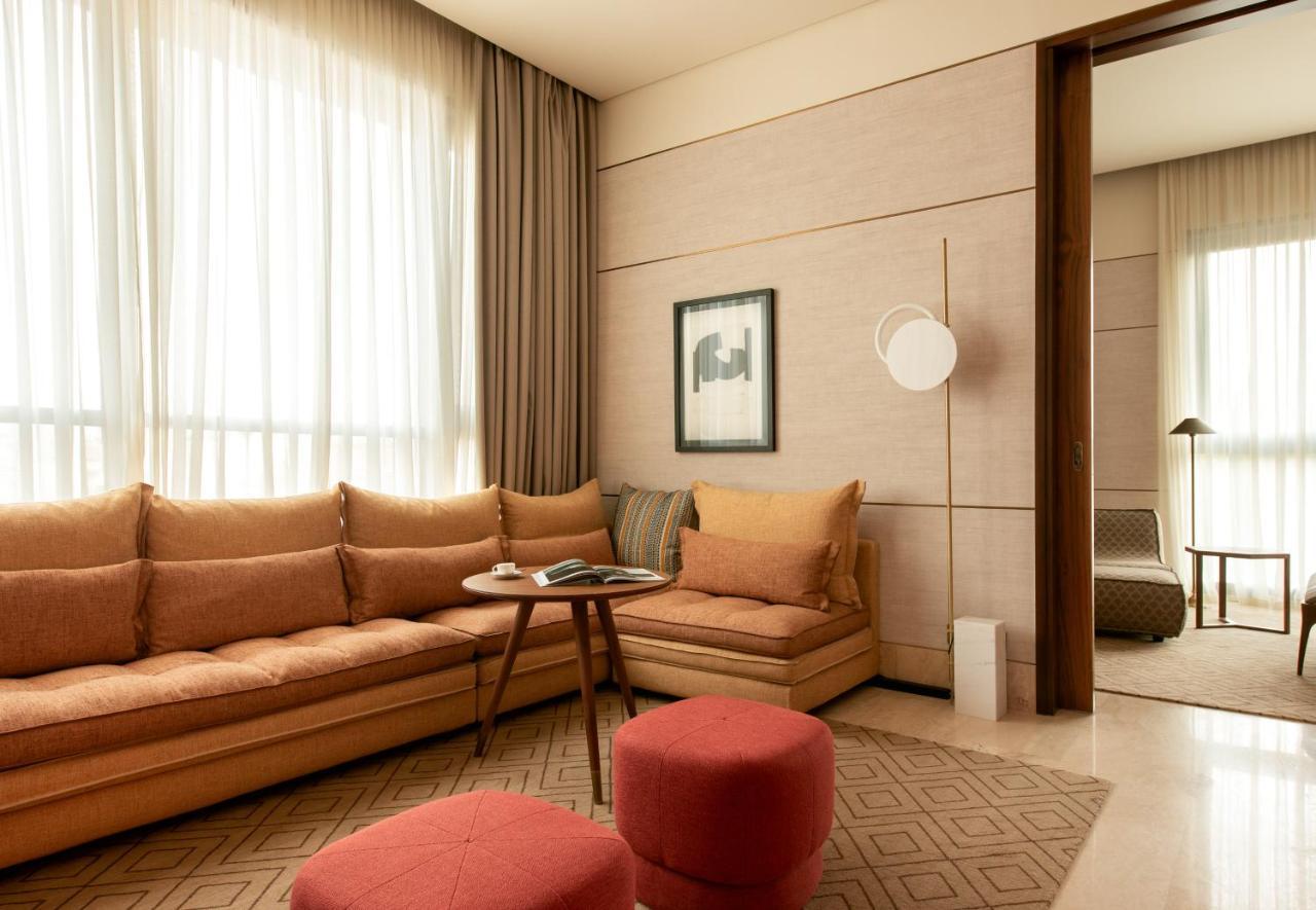 Shirvan Hotel City Yard Jeddah Bagian luar foto A living room at the hotel
