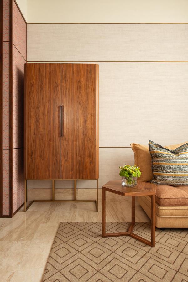 Shirvan Hotel City Yard Jeddah Bagian luar foto A room at the Mandarin Oriental