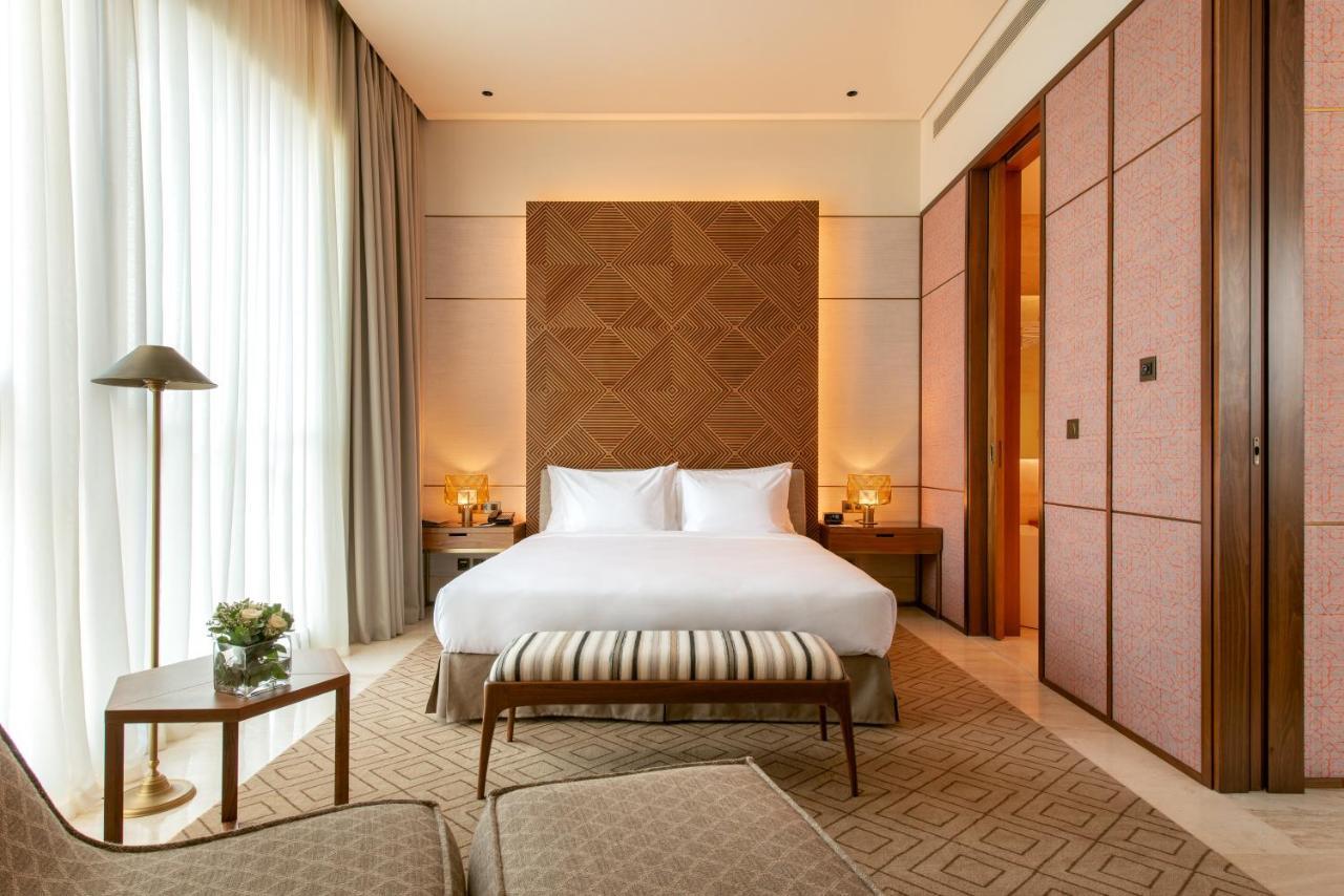 Shirvan Hotel City Yard Jeddah Bagian luar foto A bedroom at the hotel