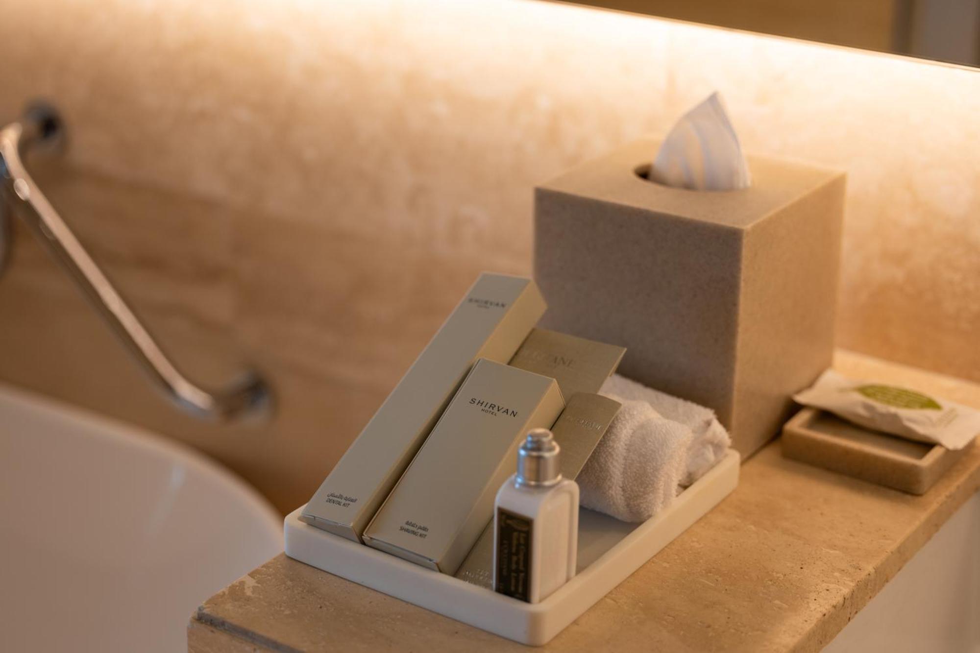 Shirvan Hotel City Yard Jeddah Bagian luar foto A tissue box