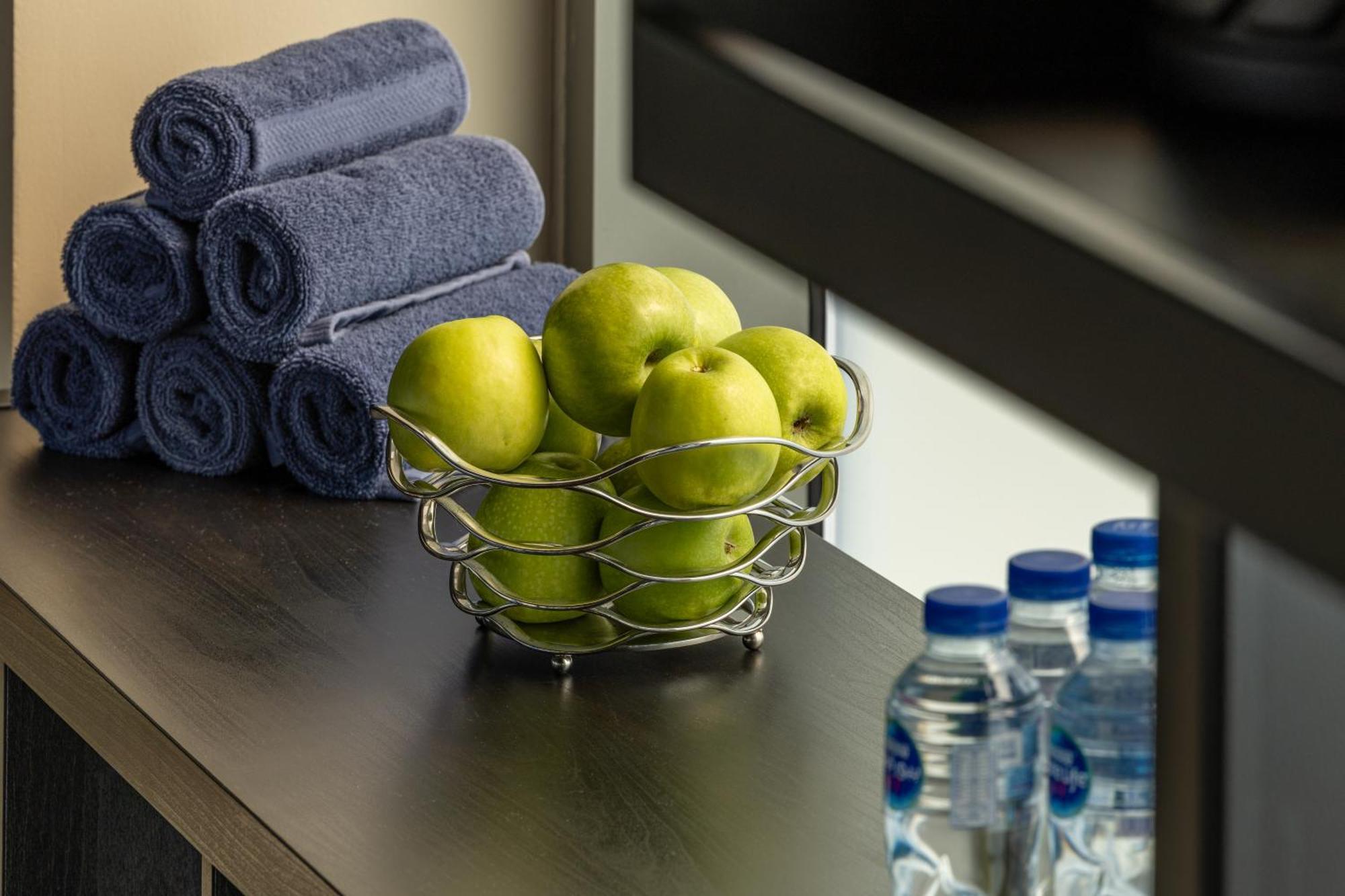 Shirvan Hotel City Yard Jeddah Bagian luar foto A basket of apples