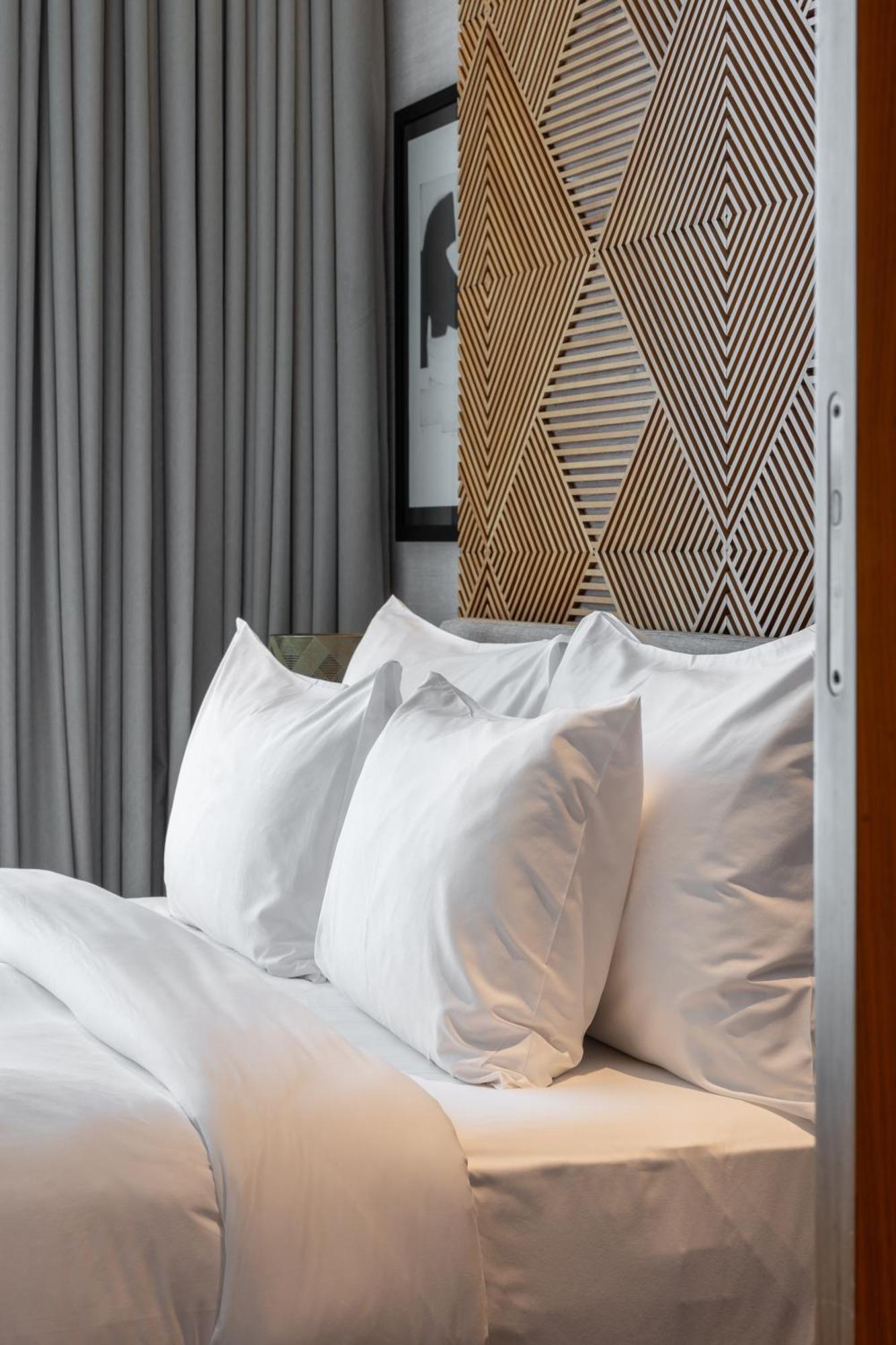 Shirvan Hotel City Yard Jeddah Bagian luar foto Pillows on a bed
