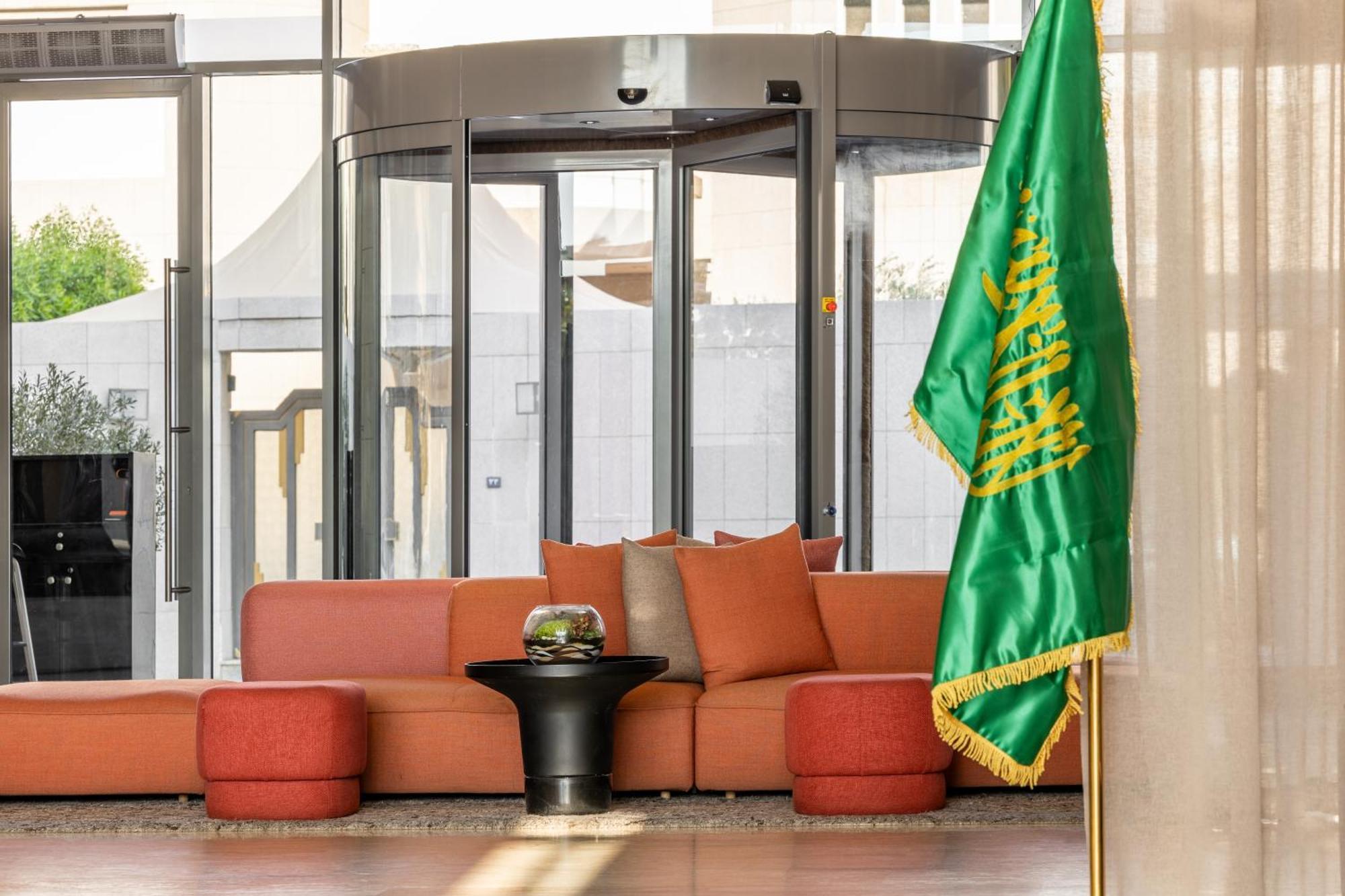 Shirvan Hotel City Yard Jeddah Bagian luar foto Saudi flag