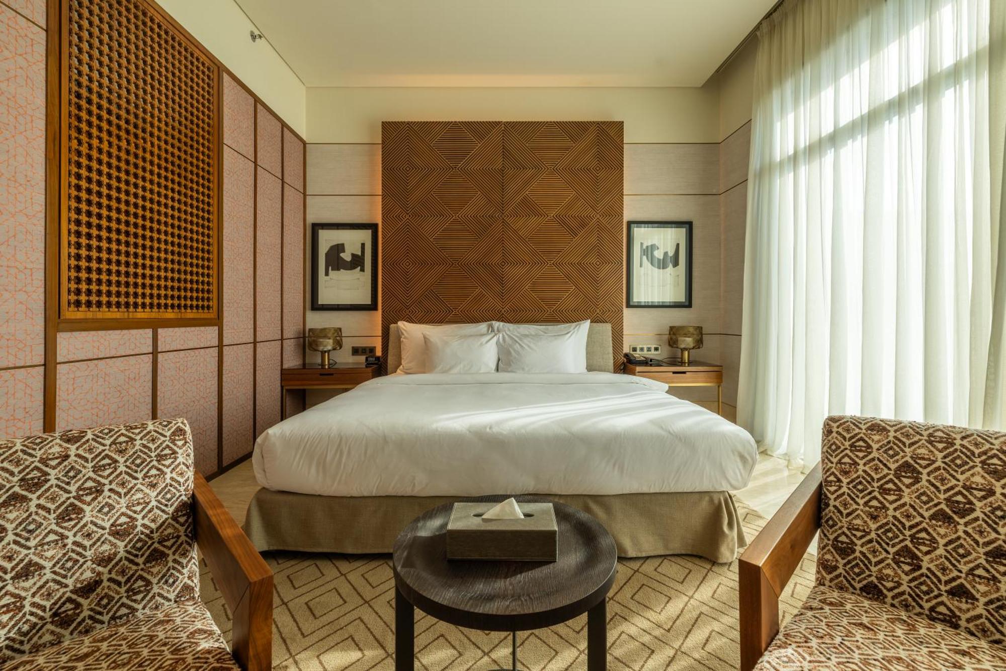 Shirvan Hotel City Yard Jeddah Bagian luar foto A bedroom at the hotel