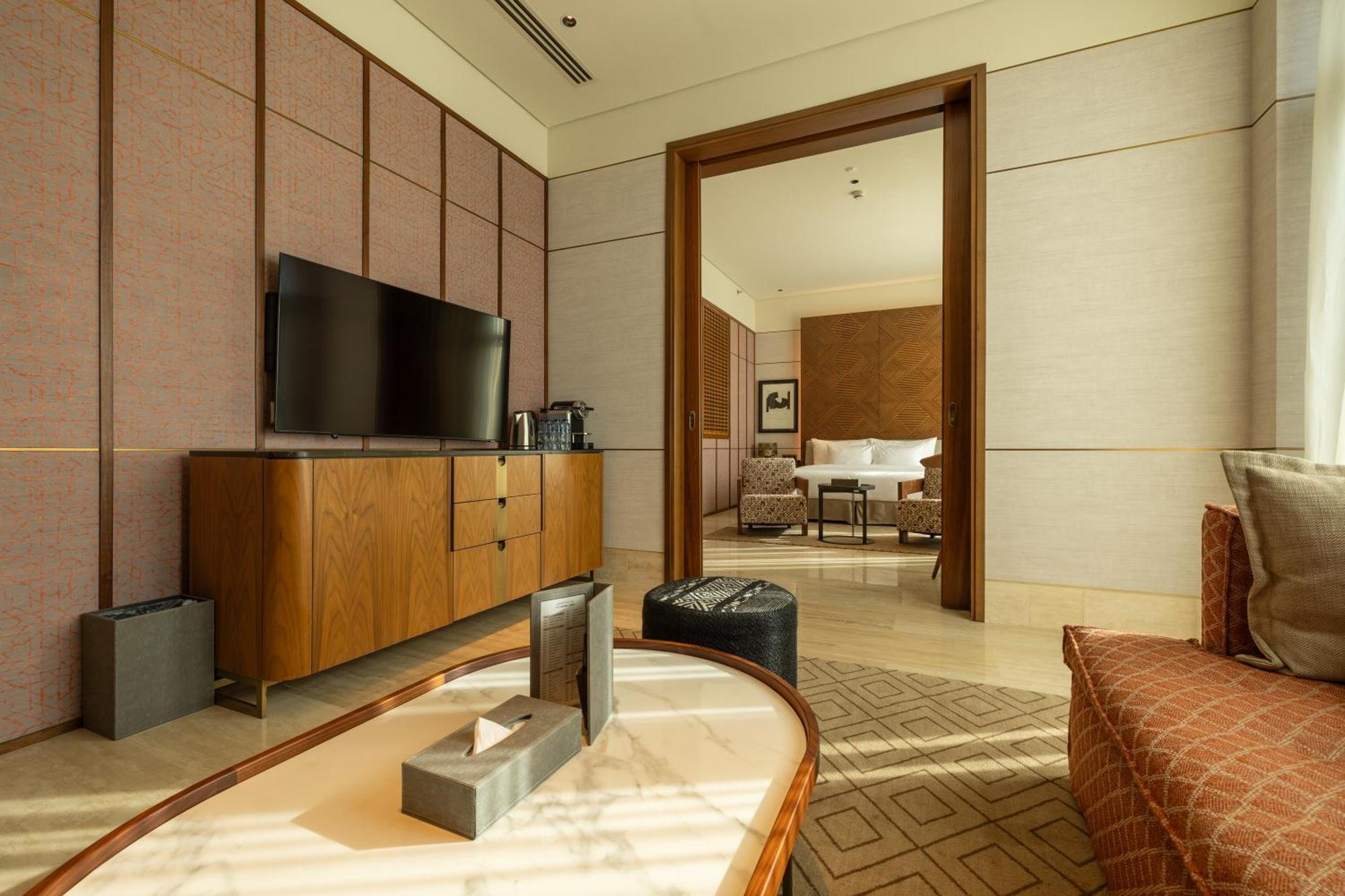 Shirvan Hotel City Yard Jeddah Bagian luar foto A suite at the Ritz-Carlton, Dubai